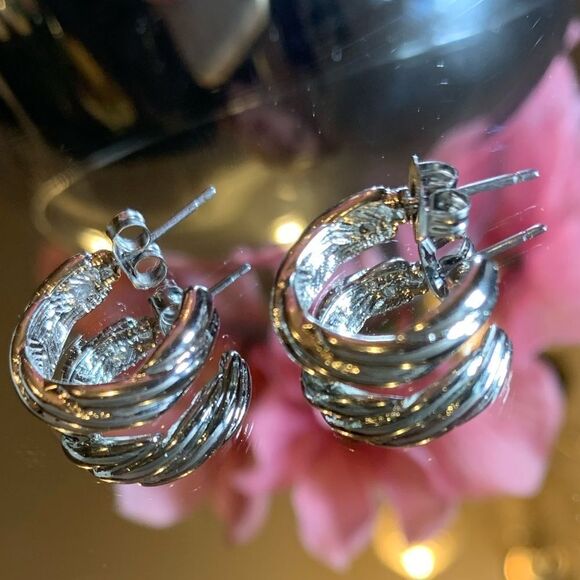 Silver Costume Twisted Rope Oval Stud Half Hoop Earrings 1/2 in.EUC - Picture 6 of 6